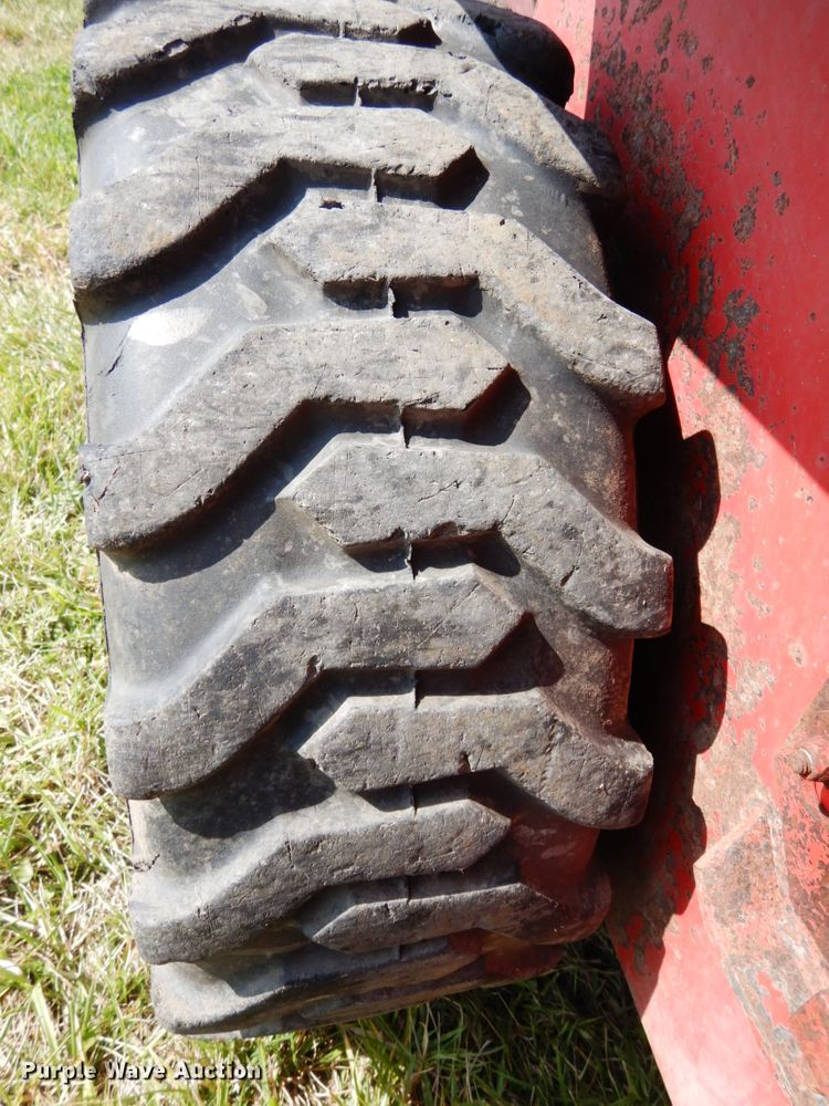 image for item DH6653 Gehl 3310  skid steer loader