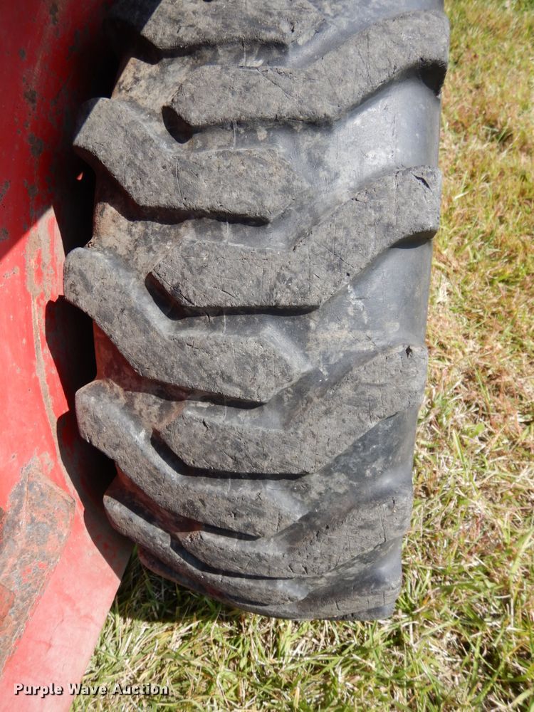 image for item DH6653 Gehl 3310  skid steer loader