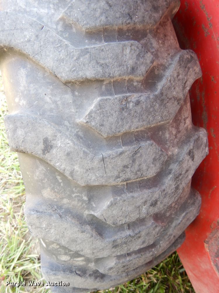 image for item DH6653 Gehl 3310  skid steer loader