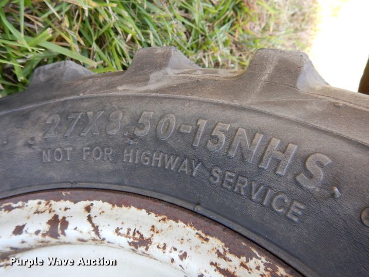 image for item DH6653 Gehl 3310  skid steer loader