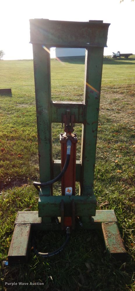 image for item DH6687 Shop built bale spear