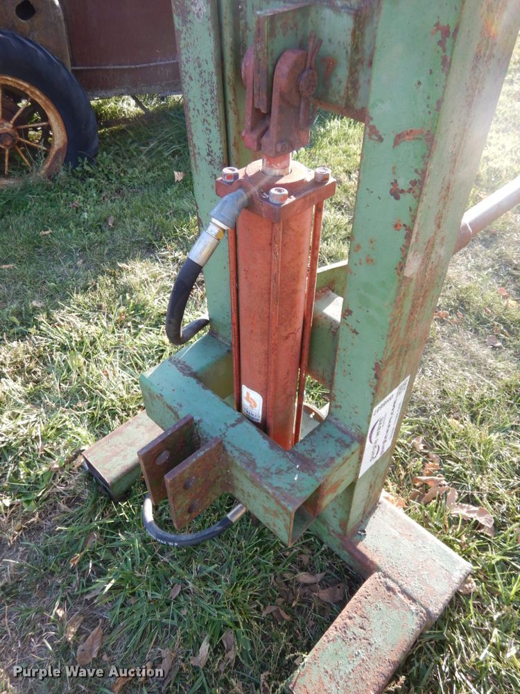 image for item DH6687 Shop built bale spear