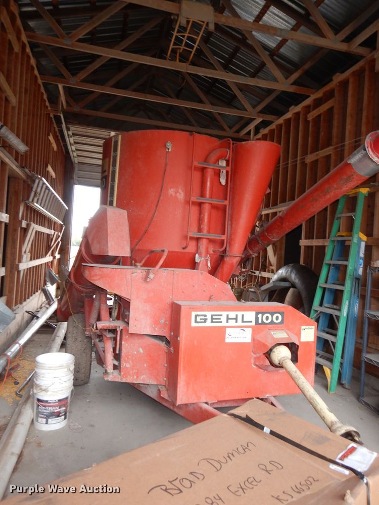 image for item DJ6827 Gehl 100  feed grinder/mixer