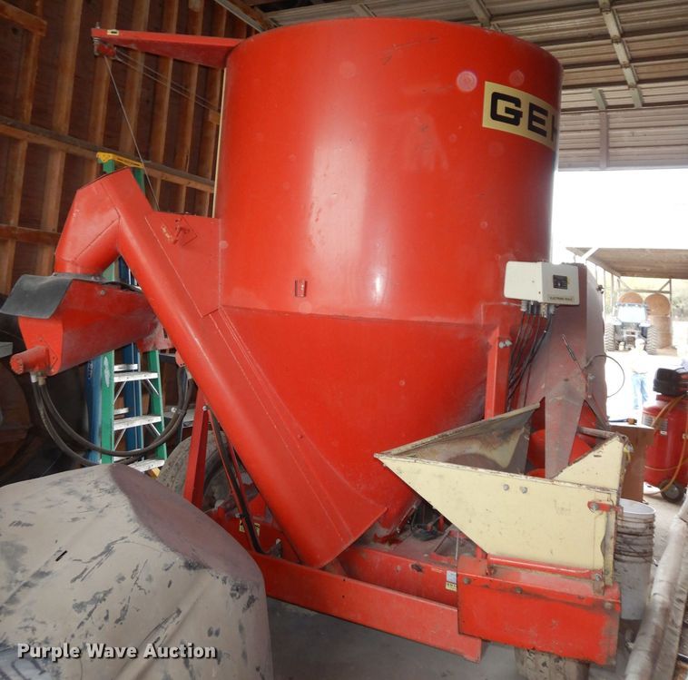 image for item DJ6827 Gehl 100  feed grinder/mixer