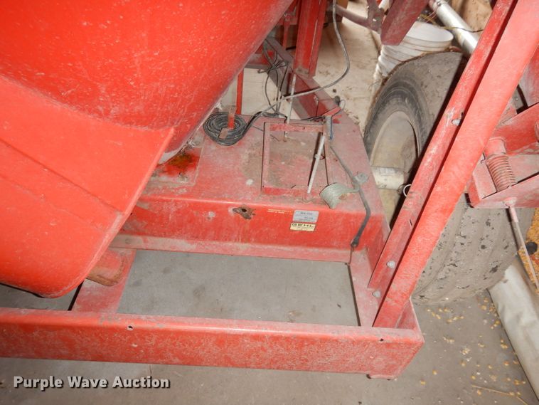 image for item DJ6827 Gehl 100  feed grinder/mixer