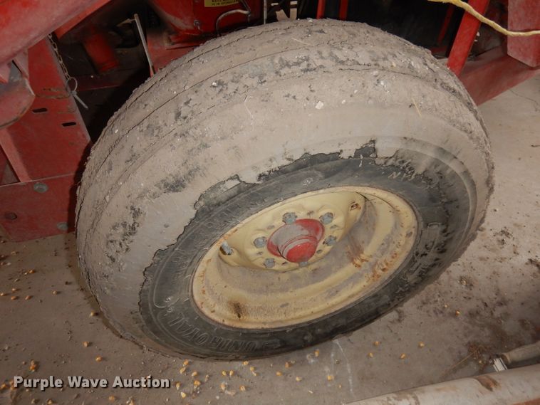 image for item DJ6827 Gehl 100  feed grinder/mixer