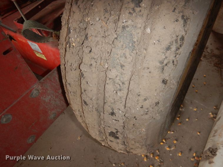 image for item DJ6827 Gehl 100  feed grinder/mixer