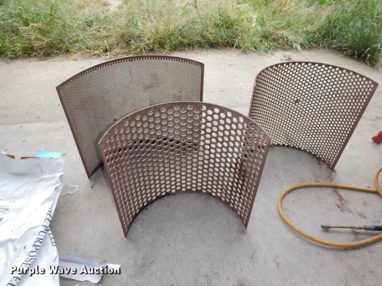 image for item DJ6827 Gehl 100  feed grinder/mixer