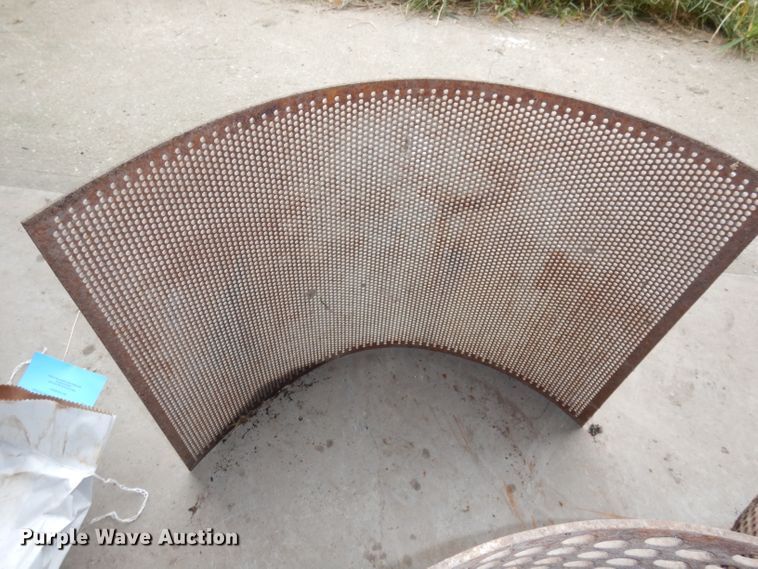 image for item DJ6827 Gehl 100  feed grinder/mixer