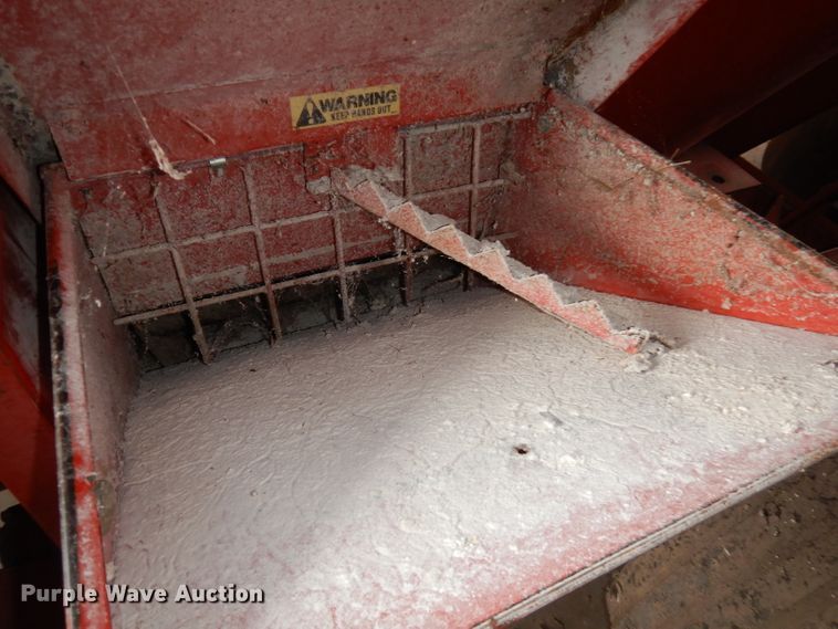 image for item DJ6827 Gehl 100  feed grinder/mixer