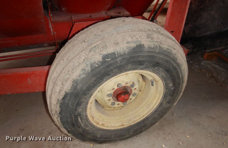 image for item DJ6827 Gehl 100  feed grinder/mixer