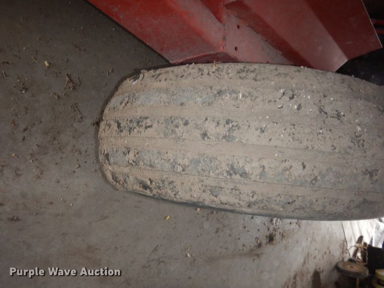 image for item DJ6827 Gehl 100  feed grinder/mixer