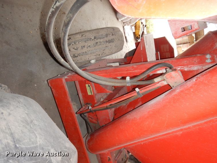 image for item DJ6827 Gehl 100  feed grinder/mixer