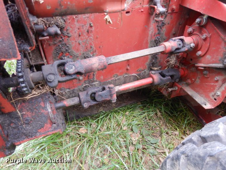 image for item DJ6828 International 8840  windrower