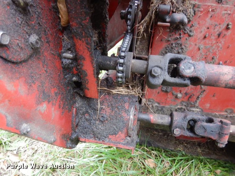 image for item DJ6828 International 8840  windrower