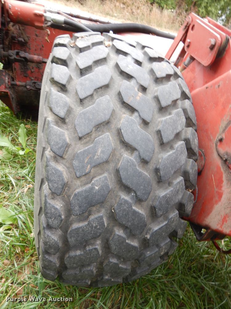 image for item DJ6828 International 8840  windrower