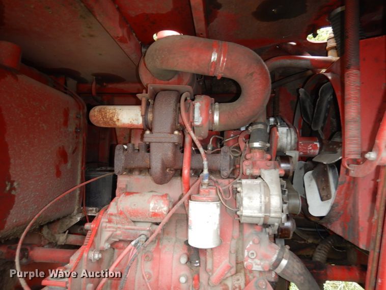 image for item DJ6828 International 8840  windrower