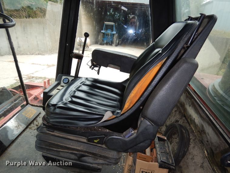 image for item DJ6828 International 8840  windrower