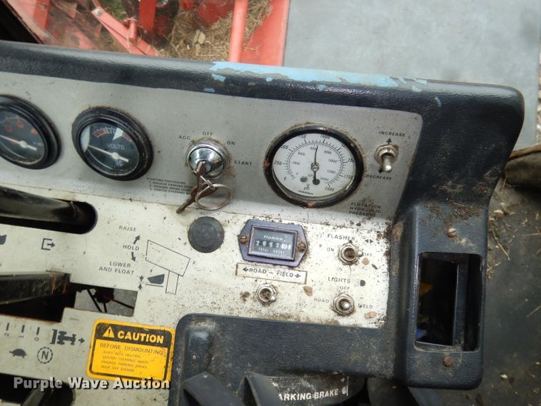 image for item DJ6828 International 8840  windrower