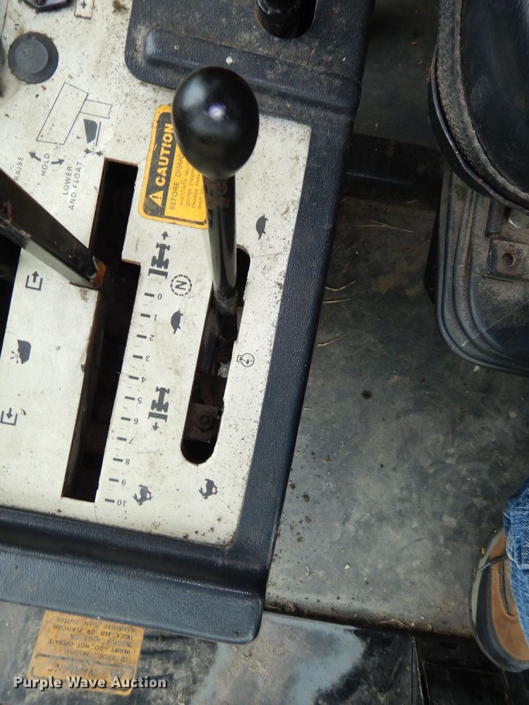 image for item DJ6828 International 8840  windrower