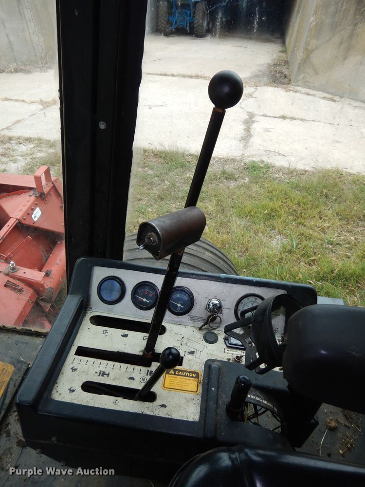 image for item DJ6828 International 8840  windrower