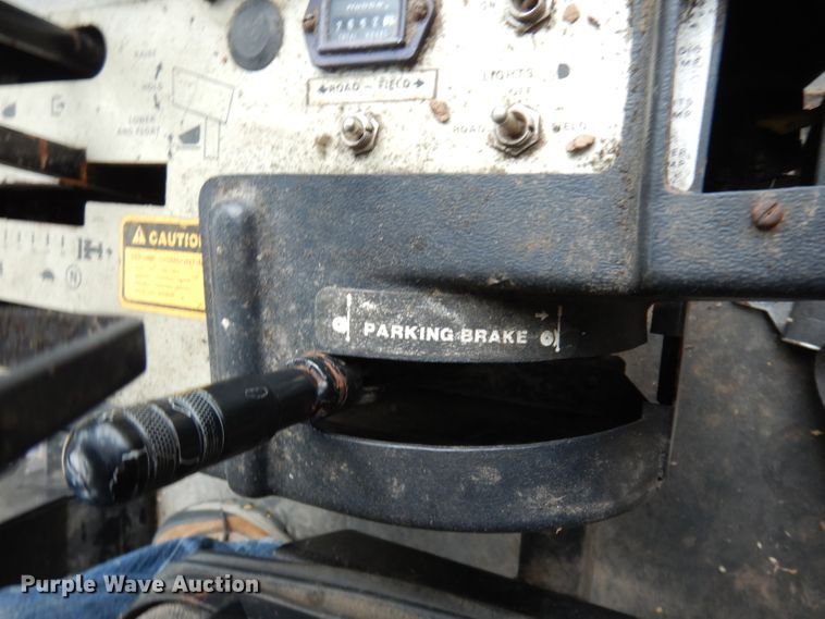 image for item DJ6828 International 8840  windrower