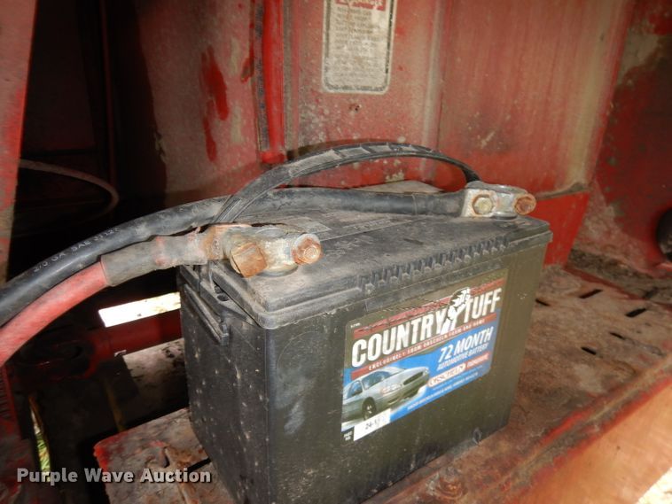 image for item DJ6828 International 8840  windrower