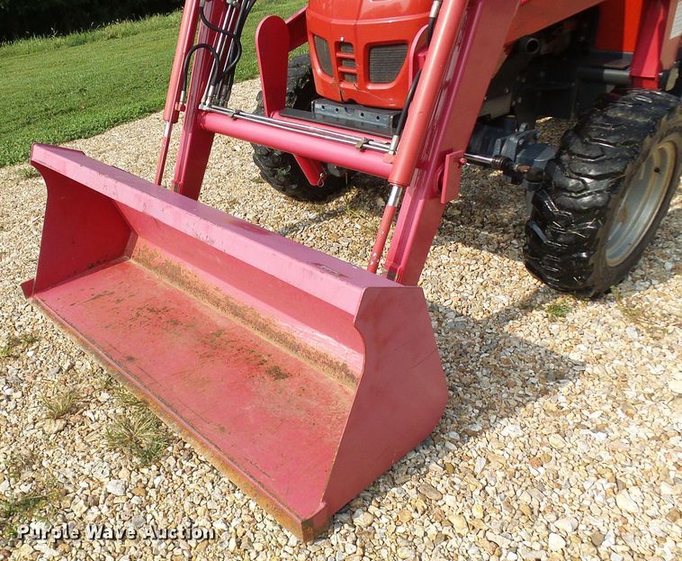 image for item EP9915 2005 Mahindra 2810  MFWD tractor