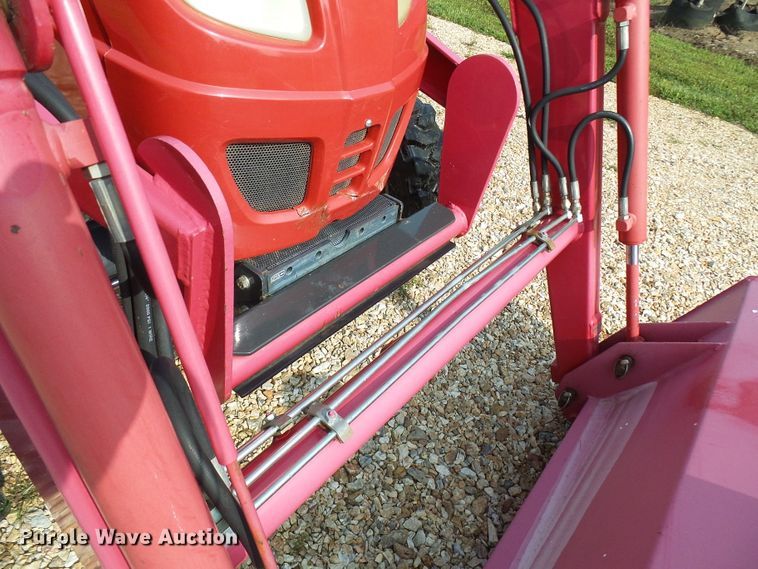 image for item EP9915 2005 Mahindra 2810  MFWD tractor