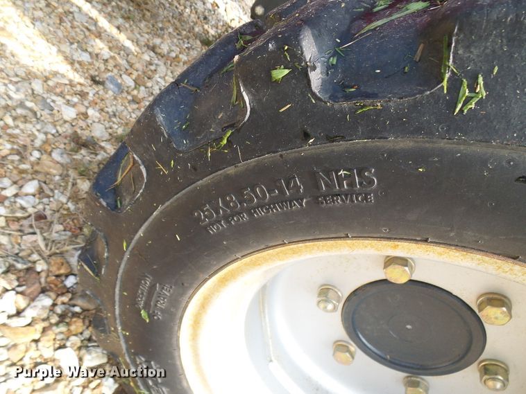 image for item EP9915 2005 Mahindra 2810  MFWD tractor