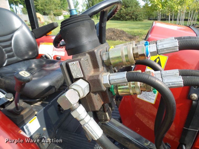 image for item EP9915 2005 Mahindra 2810  MFWD tractor