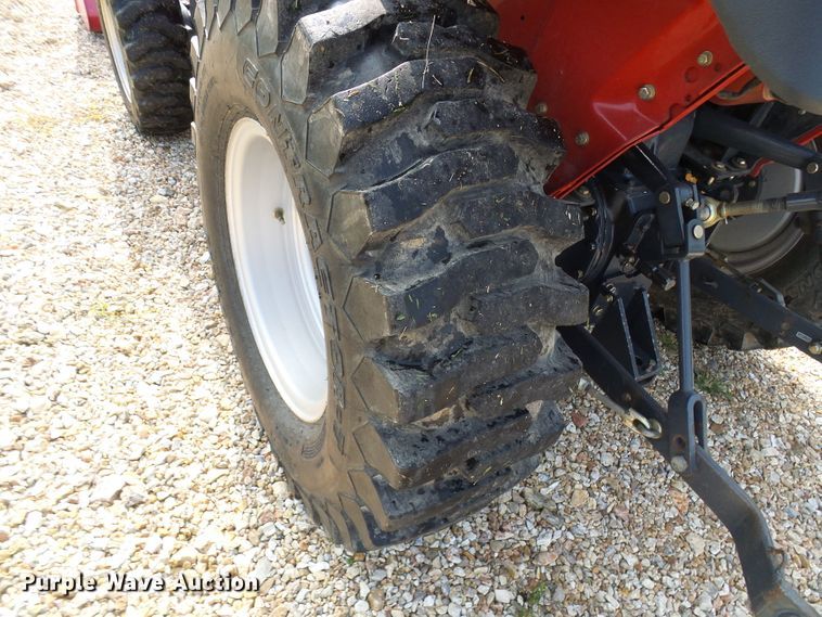 image for item EP9915 2005 Mahindra 2810  MFWD tractor