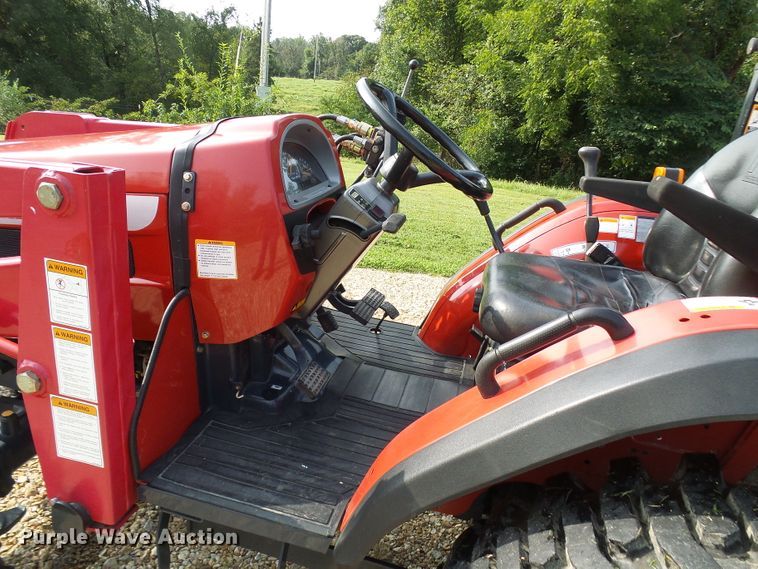 image for item EP9915 2005 Mahindra 2810  MFWD tractor