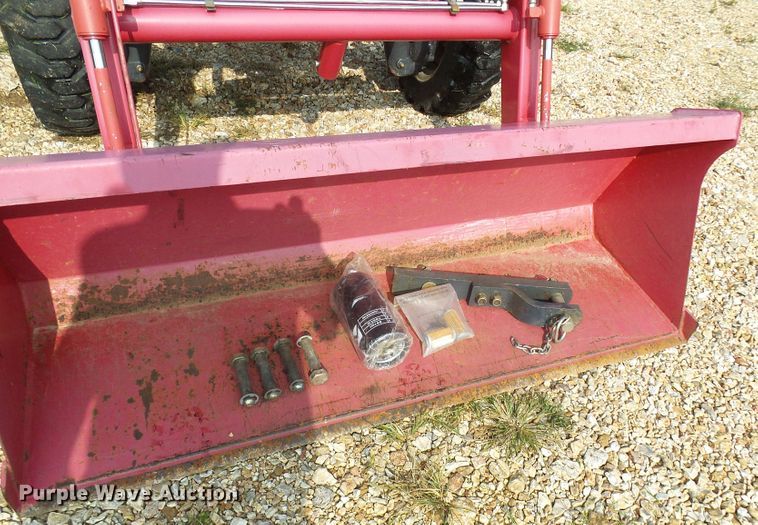 image for item EP9915 2005 Mahindra 2810  MFWD tractor