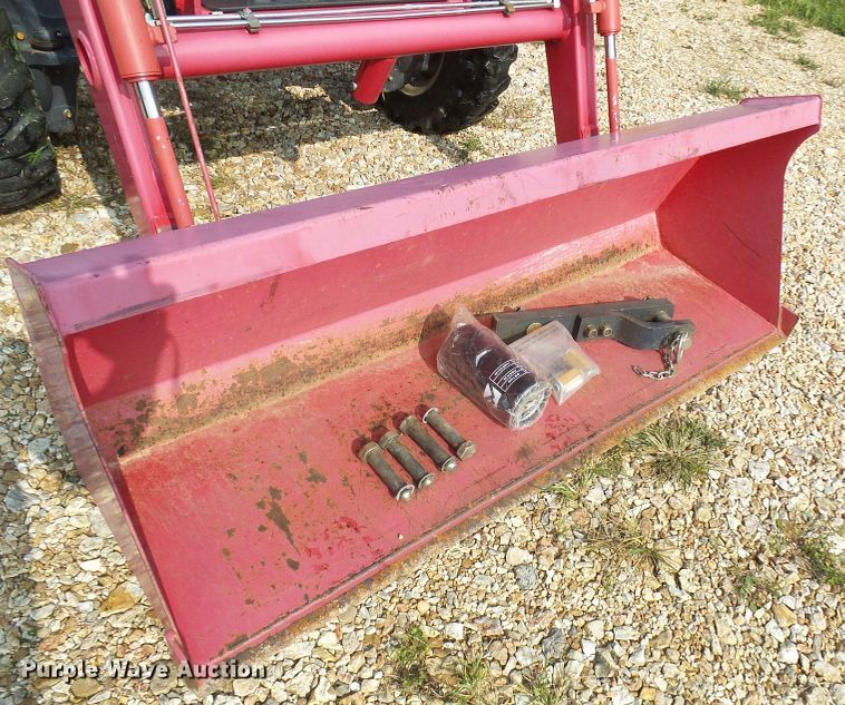 image for item EP9915 2005 Mahindra 2810  MFWD tractor