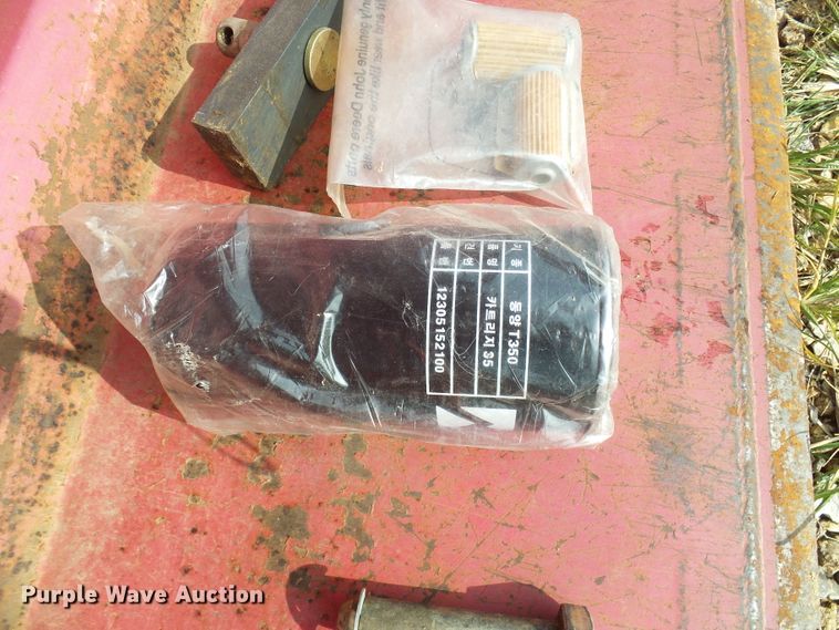 image for item EP9915 2005 Mahindra 2810  MFWD tractor