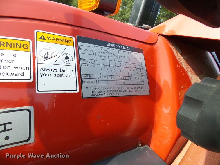 image for item EP9915 2005 Mahindra 2810  MFWD tractor