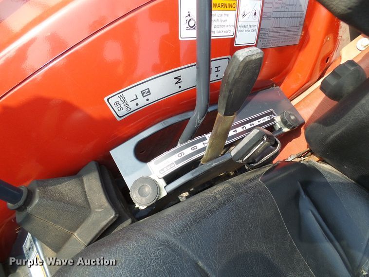 image for item EP9915 2005 Mahindra 2810  MFWD tractor