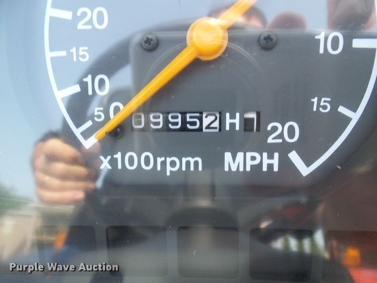 image for item EP9915 2005 Mahindra 2810  MFWD tractor