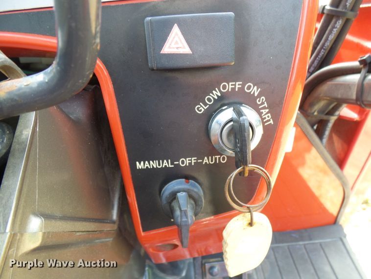 image for item EP9915 2005 Mahindra 2810  MFWD tractor