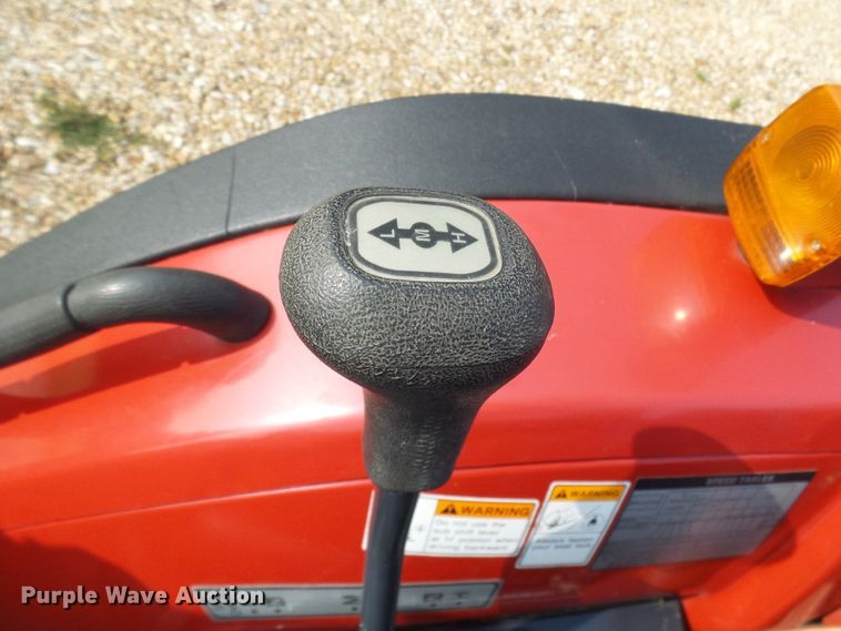 image for item EP9915 2005 Mahindra 2810  MFWD tractor