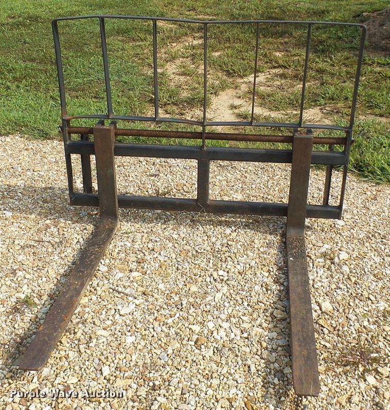 image for item EP9915 2005 Mahindra 2810  MFWD tractor