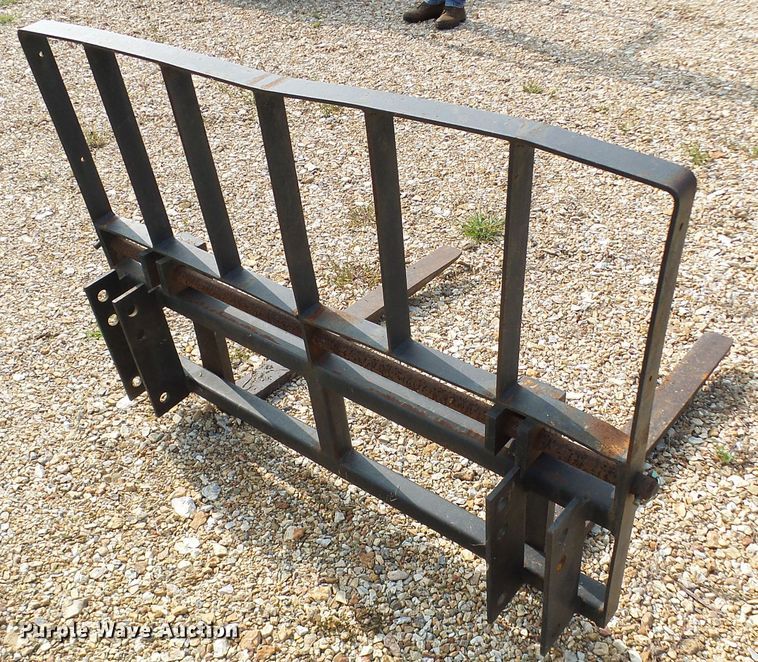 image for item EP9915 2005 Mahindra 2810  MFWD tractor