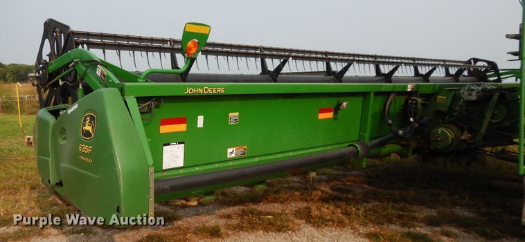 image for item FR9044 2007 John Deere 635F Hydraflex flex head