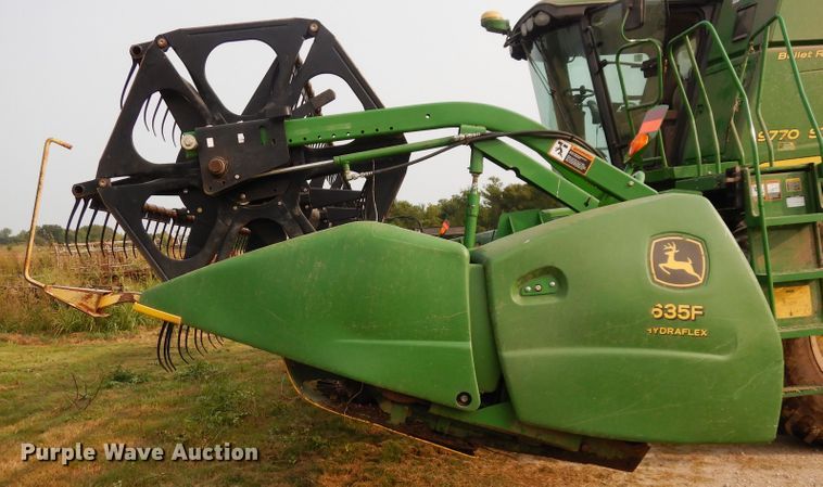 image for item FR9045 2004 John Deere 635F Hydraflex flex head