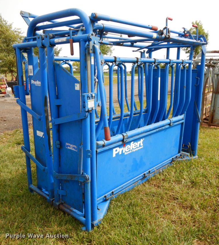 image for item GQ9760 2016 Priefert PRD-01102089 livestock chute