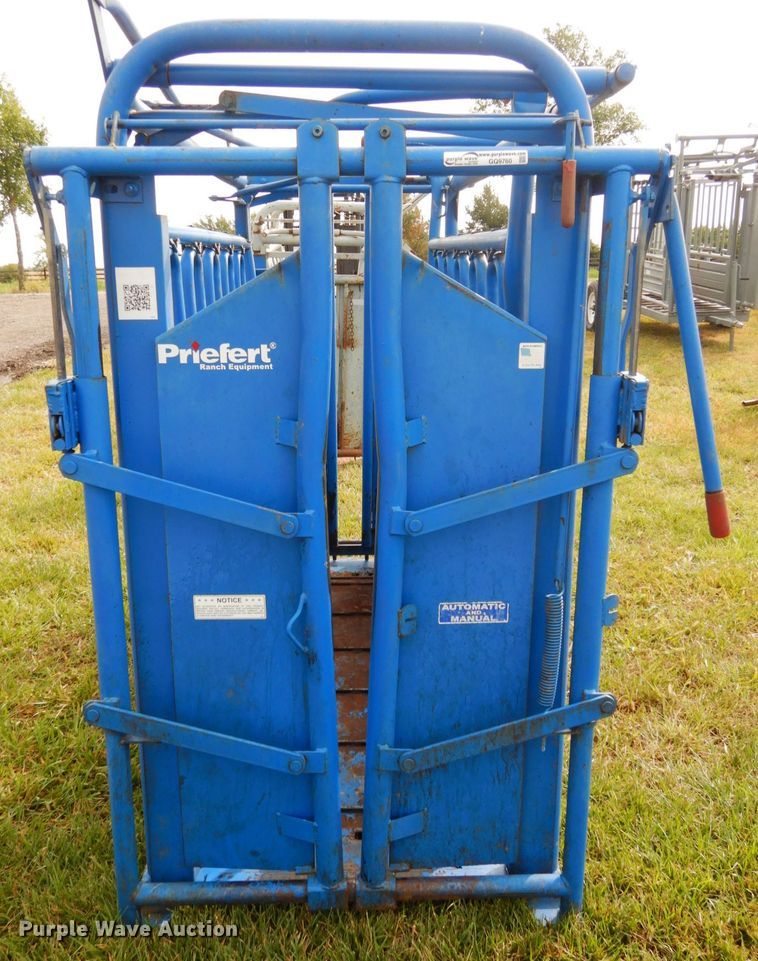 image for item GQ9760 2016 Priefert PRD-01102089 livestock chute