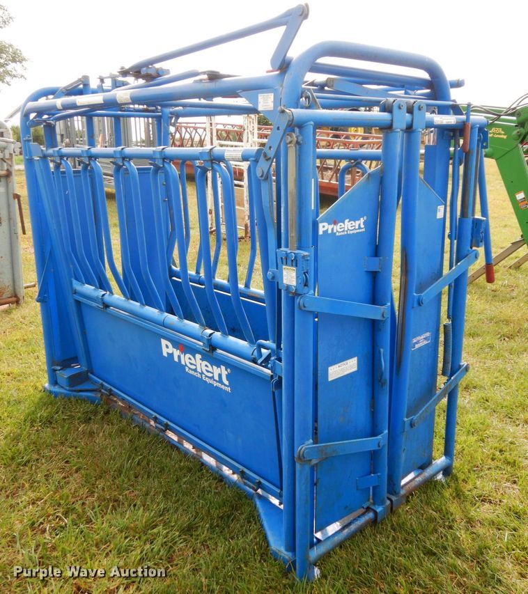 image for item GQ9760 2016 Priefert PRD-01102089 livestock chute