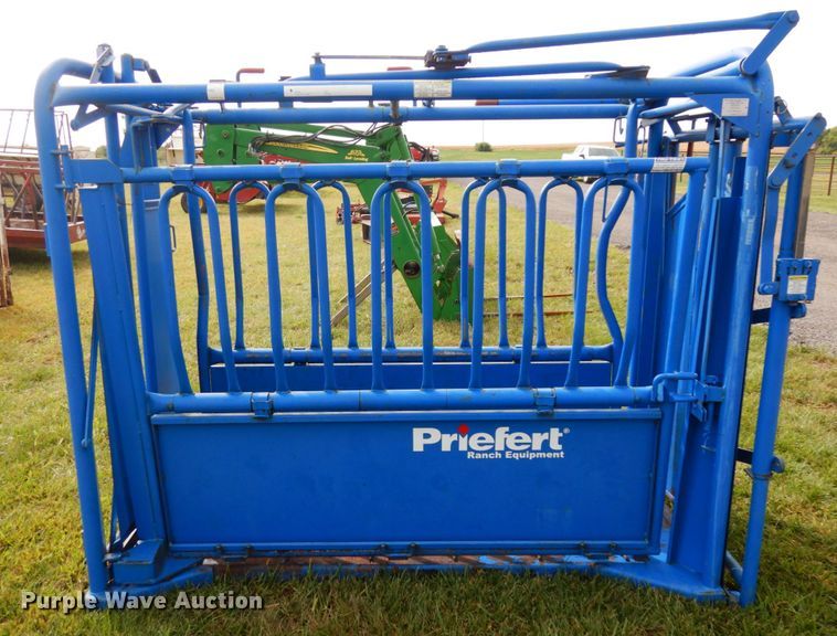 image for item GQ9760 2016 Priefert PRD-01102089 livestock chute