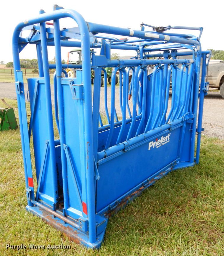image for item GQ9760 2016 Priefert PRD-01102089 livestock chute